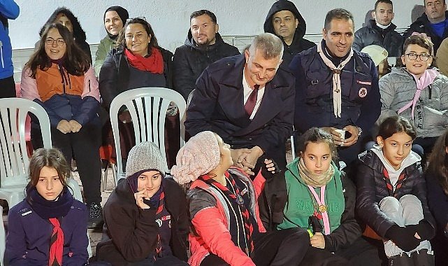Gölcük Belediye Başkanı Ali Yıldırım Sezer, Aksığın İzci Kampı'nda Gölcük Belediyesi İzcileri ile bir araya geldi.
