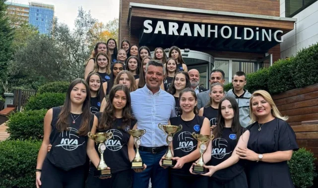 Sadettin Saran ve Başkan Hürriyet Kocaeli Voleybol Akademi'nin maçını izleyecek