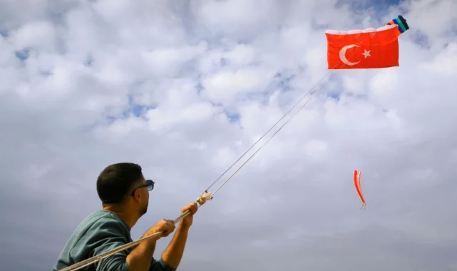 Türkiye'nin en büyük Türk Bayrağı uçurtması Mardin'de