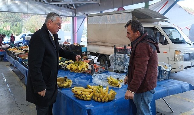 Başkan Topaloğlu'ndan Pazar esnafına kahvaltı