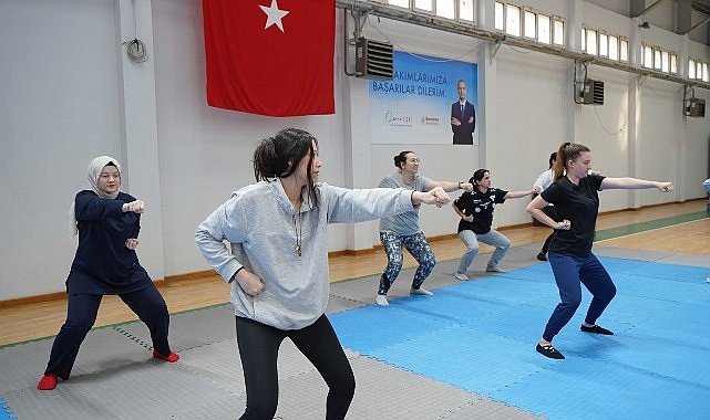 Bornova'da kadına karşı şiddetle mücadeleye destek