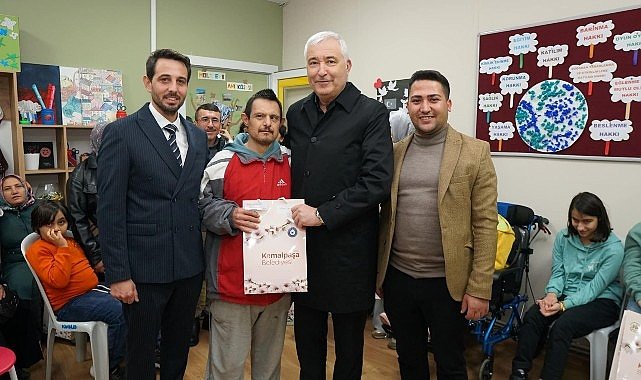 Dünya Engelliler Günü'nde, Kemalpaşa Belediye Başkanı Mehmet Türkmen özel gereksinimli bireyler ile bir araya geldi