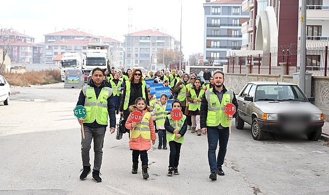 Konya Büyükşehir Öğrencilerin Okula Güvenle Gitmesi İçin “Yayabüs