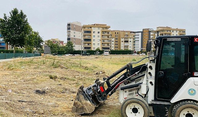 Manisa'da Yabani Ot Temizliği Çalışmaları Devam Ediyor