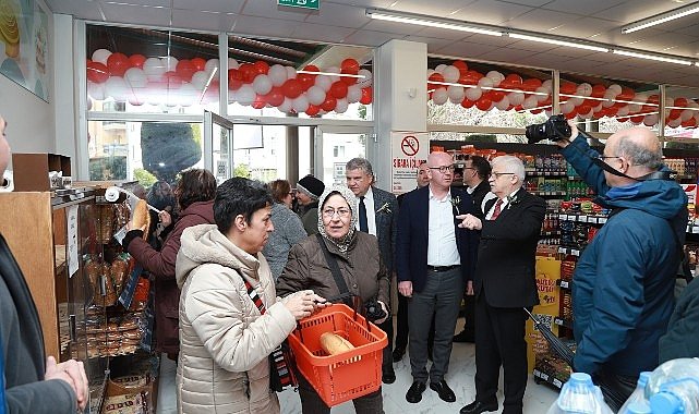 Burhaniye'de halka hizmet “halk market