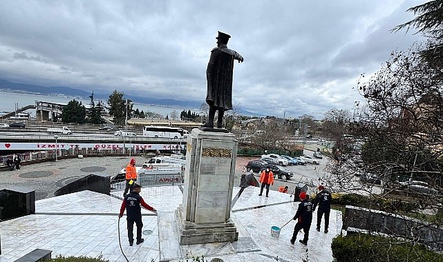 Büyükşehir, Atatürk Heykeli'nin temizliğini yaptı