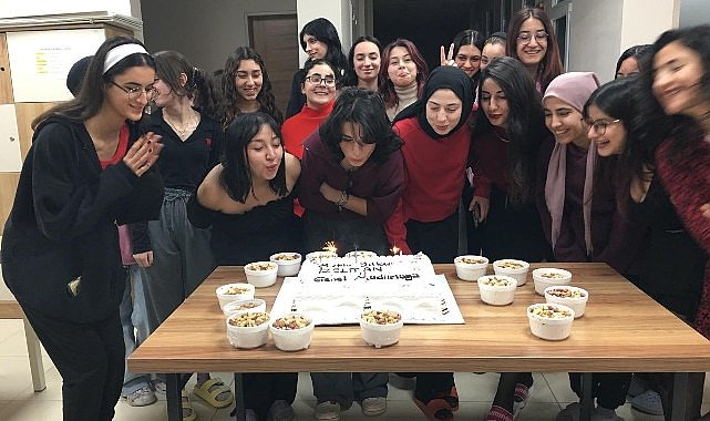 Sosyal Tesislerde kalan gençler yılbaşı gecesi yalnız bırakılmadı