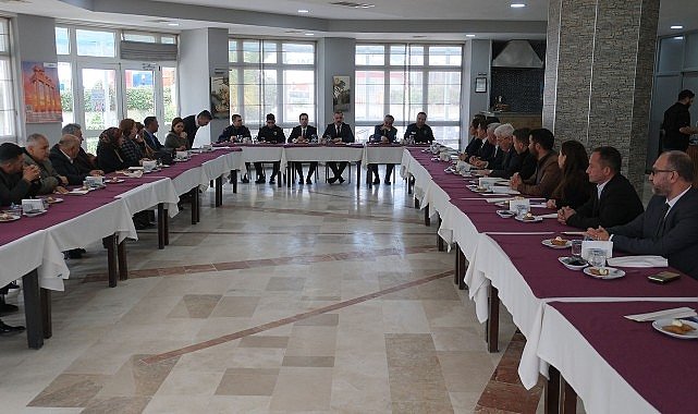 Kemer'de muhtarlar toplantısı yapıldı
