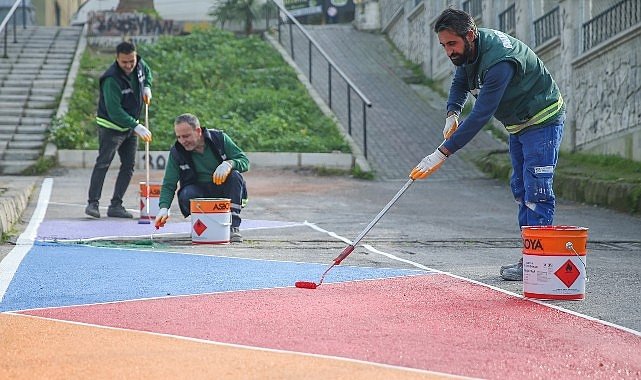 Konak'ın okul yollarına yaya güvenliği için renkli dokunuş