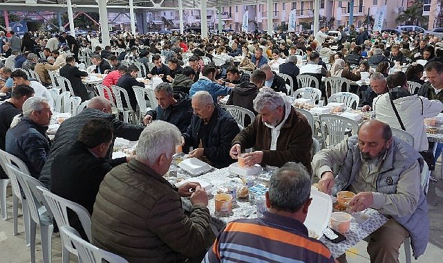 Başkan Topaloğlu'ndan Çamyuva'da iftar