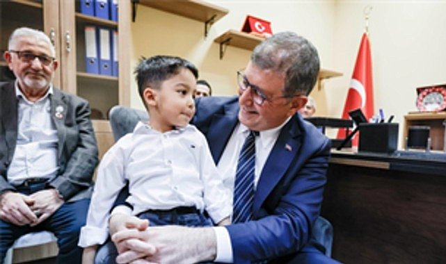 Başkan Tugay şehit yakınları ve gazi derneklerini ziyaret etti
