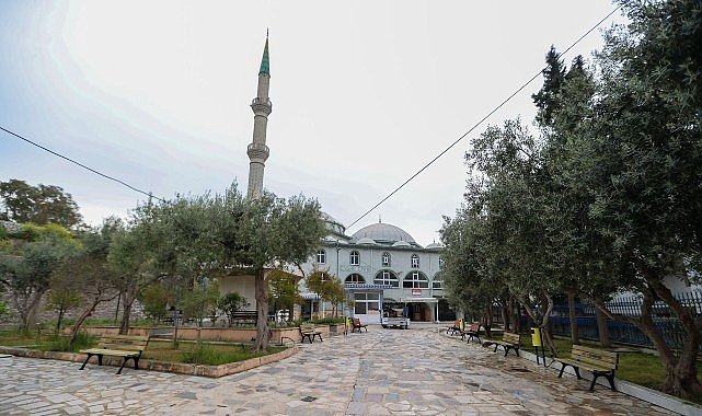 Buca'da bayram hazırlığı: Mezarlıklar ve camiler temizlendi