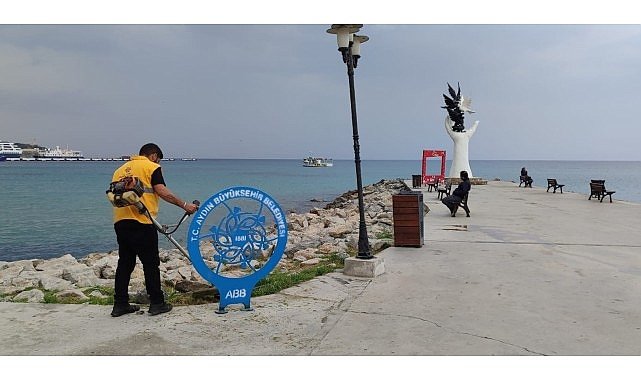 Büyükşehir Belediyesi Aydın'ı Bayram İçin Doğanın Yeşil Tonları İle Süslüyor