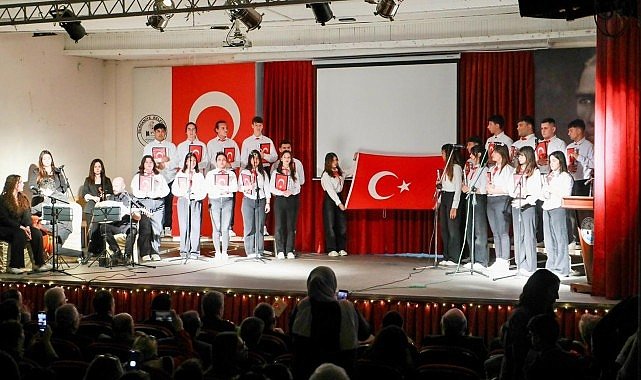 İstiklal Marşı'nın kabulü burhaniye'de kutlandı