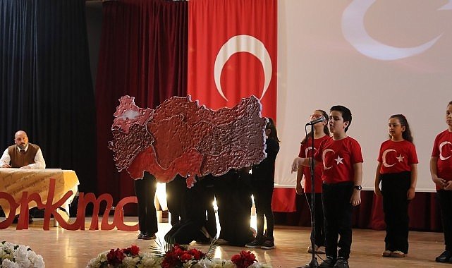 İstiklal Marşı'nın yazarı Milli Şairimiz Mehmet Akif Ersoy, İstiklal Marşı'nın kabulünün 104'üncü yılında Aliağa'da düzenlenen programla anıldı.