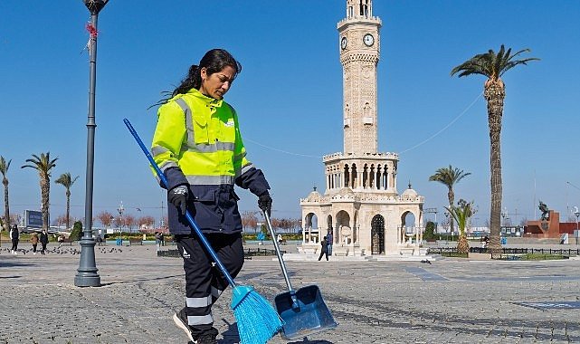 İzmir'de kadın emeği kenti güzelleştiriyor