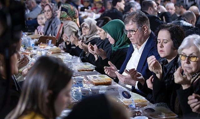 İzmir'in dayanışma ruhu iftar sofralarında büyüyor