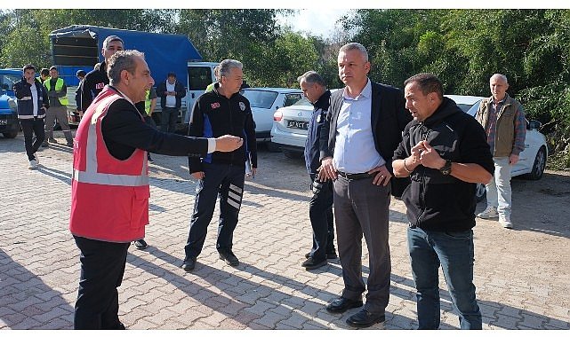 Kemer'de kaçak yapılar yıkılıyor