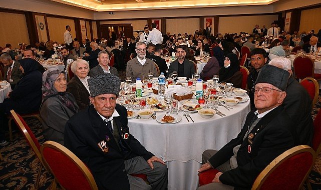 Manisa Büyükşehir Ramazan'ın Son İftarında Şehit Aileleri ve Gazileri Ağırladı