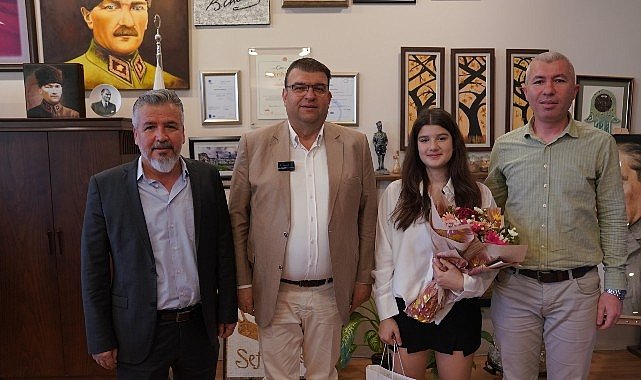 23 Nisan'da başkanlık koltuğu geleceğin liderine emanet