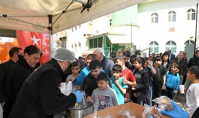 Başkan Aydın'dan vatandaşlara çorba ikramı
