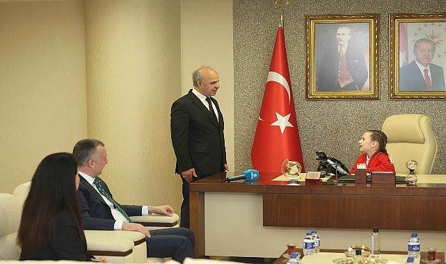 Başkan Büyükakın geleneği bozmadı: Çocuk Bayramı'nda Başkan Damla oldu