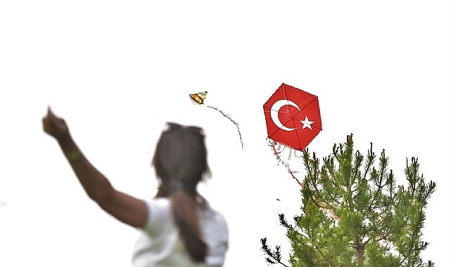 Bornova'da gökyüzü çocukların renkleriyle şenlenecek