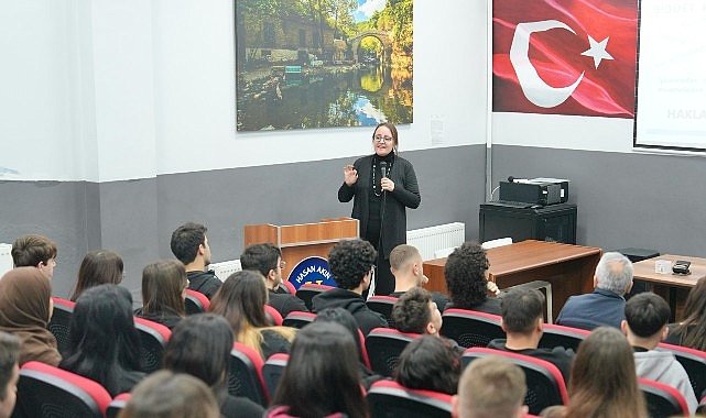 Burhaniye Belediyesi'nden şiddete karşı farkındalık