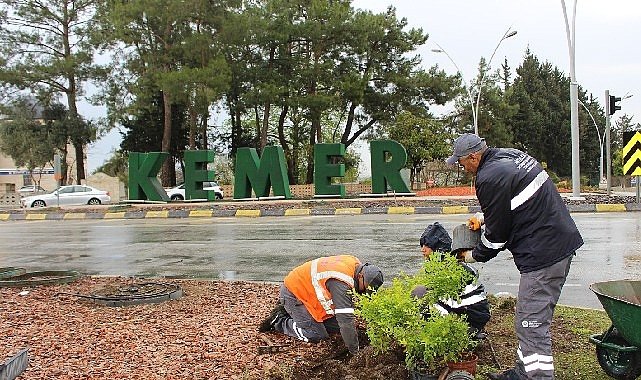 Büyükşehir'den Kemer'de peyzaj çalışması