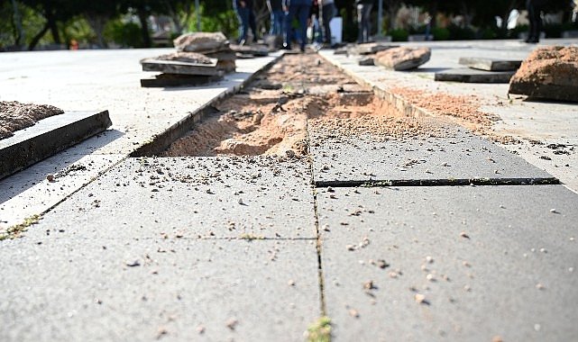 Cumhuriyet Meydanı'nda tadilat çalışması başladı