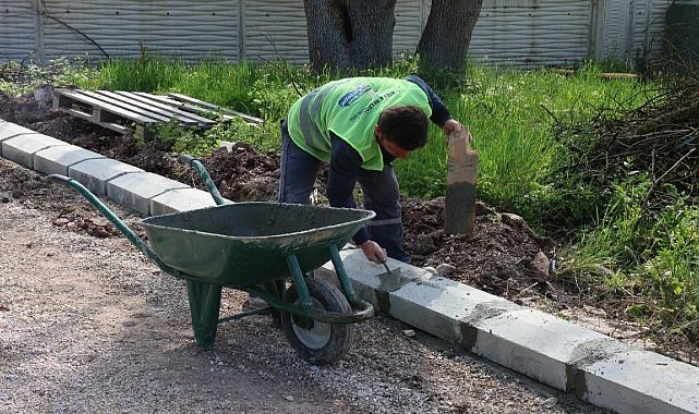 Kartepe Belediyesi'nden Acısu'da Kapsamlı Parke Tamiratı