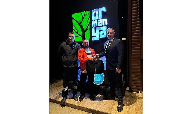 Ormanya'da düşürülen para dolu çanta sahibini buldu