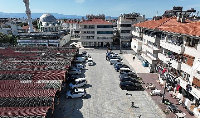 Akçay Mahallesi'nde Kapalı Pazaryeri Çevresi Yenilendi