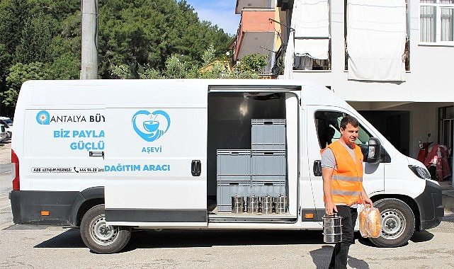 Büyükşehir Belediyesi Manavgat Aşevi ihtiyaç sahiplerinin yanında olmaya devam ediyor