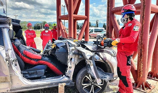 Büyükşehir İtfaiyesi'nden AKUT'a eğitim desteği