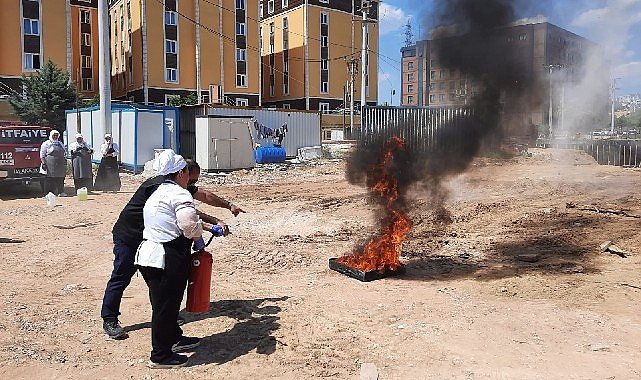 Büyükşehir İtfaiyesi'nden uygulamalı eğitimi