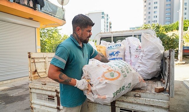 Gaziemir Belediyesi'nden yurttaşlara yakacak odun desteği