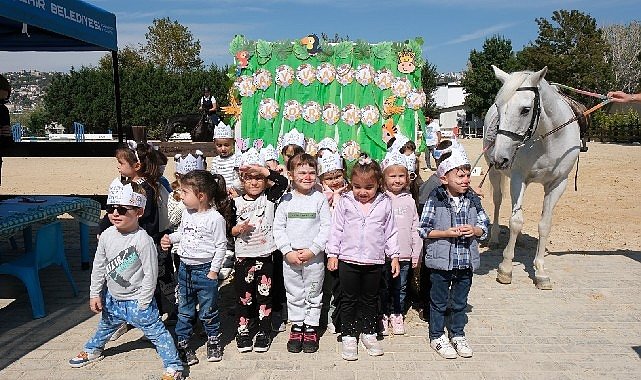 Minikler, Hayvanları Koruma Günü'nde atlarla buluştu