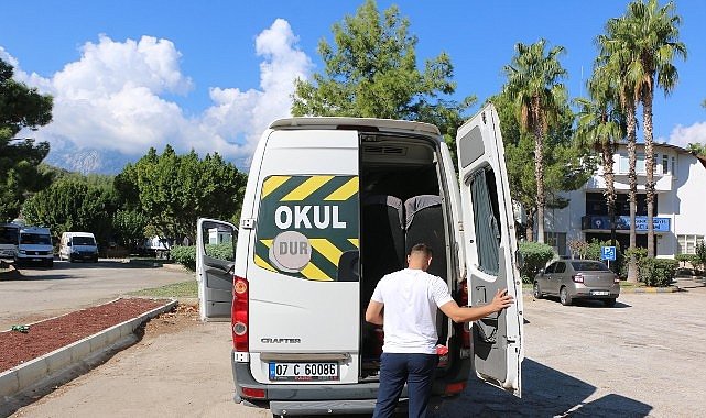 UKOME ekipleri servis araçlarını inceliyor