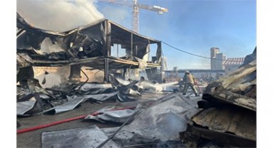 Bayraklı'daki yangın, itfaiyenin müdahalesiyle dakikalar içinde kontrol altına alındı