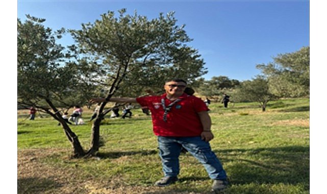 Engelli yurttaşlar ve yakınları zeytin hasadında buluştu