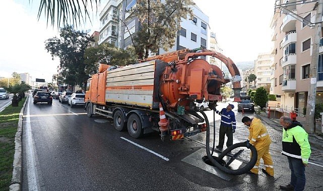 Karaburun'da şiddetli yağış sonrası İZSU'dan hızlı müdahale