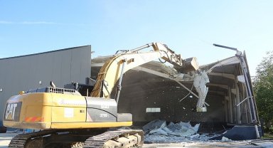 Nilüfer'de imara aykırı iki yapı yıkıldı