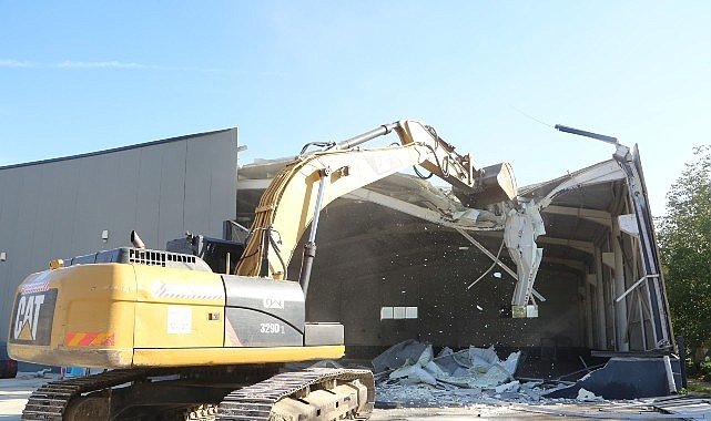 Nilüfer'de imara aykırı iki yapı yıkıldı