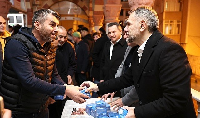 Başkan Vekili Akın'dan kandil simidi ikramı
