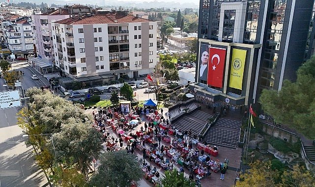 Buca'da dayanışma ve alışveriş bir arada