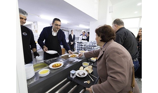 Balçova Belediyesi'nden İhtiyaç Sahiplerine Sıcak Yemek Desteği