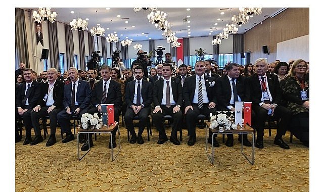 Başkan Aydın Afetlere Dirençli Kentler Paneli'ne Katıldı