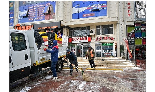 Beylikdüzü Belediyesi Kar Yağışına Karşı Sahada