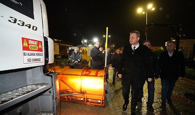 Beylikdüzü'nde Kar Mesaisi 7/24 Sürüyor